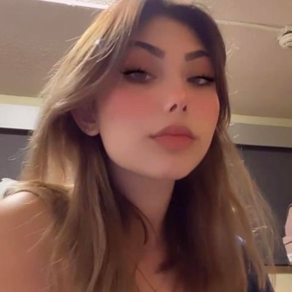 Meet your Posher, Elle - Picture 1 of 1